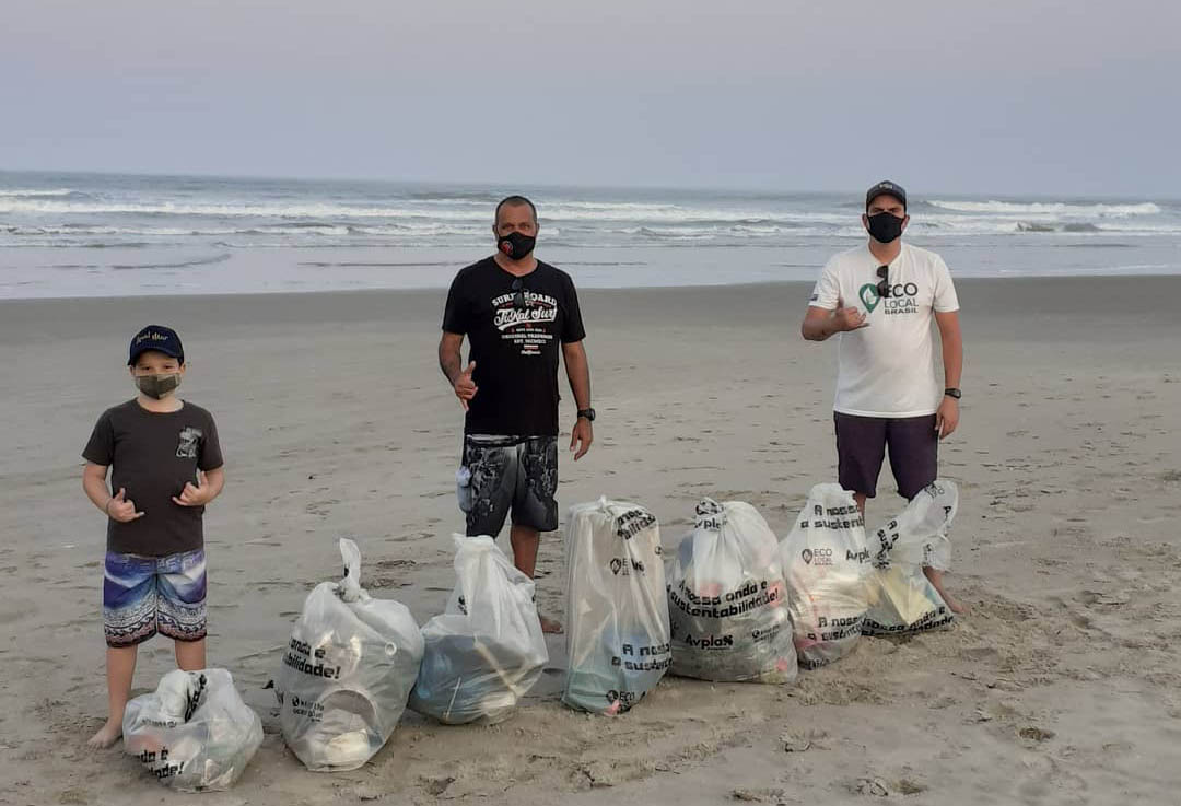 Voluntários vão limpar praias no litoral de SC, PR e SP até março