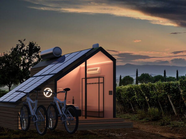 Esta pequena casa movida a energia solar tem um sistema integrado de e-bike para impulsionar o turismo local sustentável!