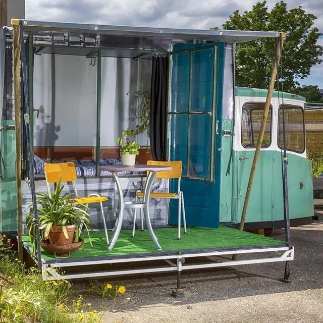Arquitetos transformam lixo em cabines de dormir na Holanda