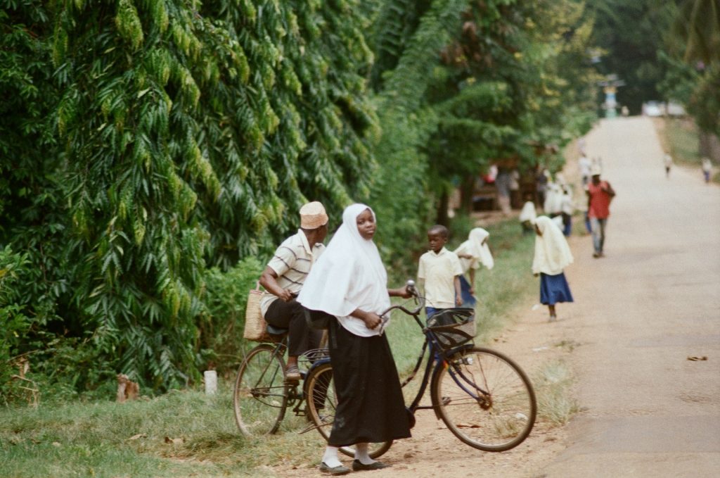 Mulheres são capacitadas e levam energia solar para aldeias na Tanzânia