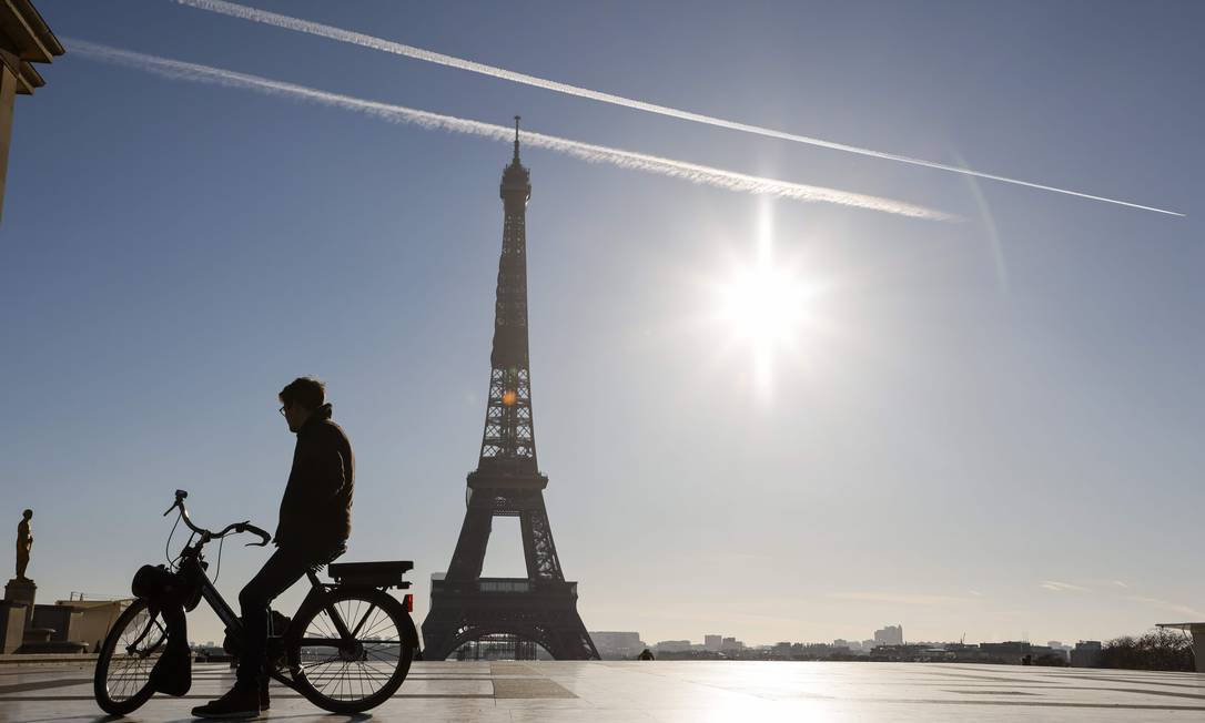 Franceses são pagos para trocar carros por bikes elétricas