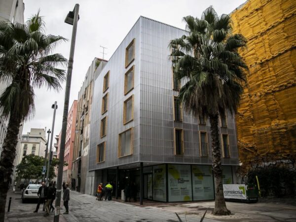 Barcelona aposta em contêineres para habitação social