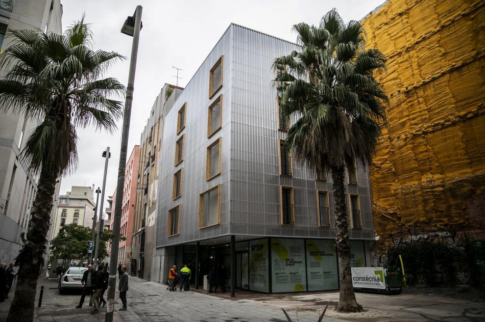 Barcelona aposta em contêineres para habitação social