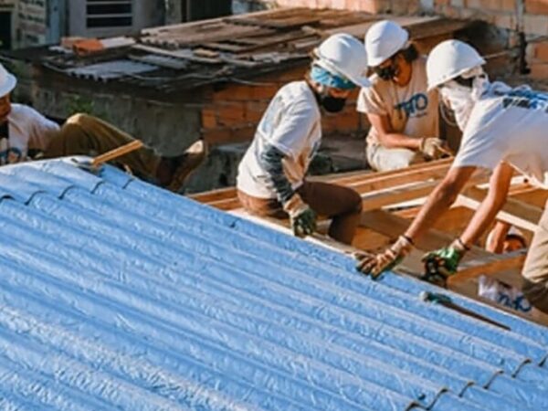 Caixas longa vida viram telhas para casas populares