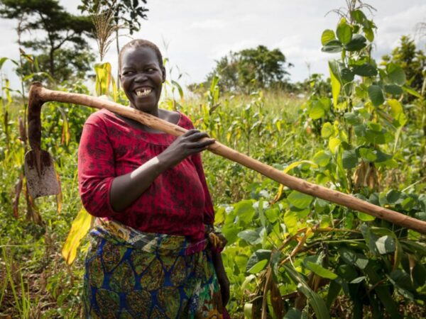 Permacultura empodera mulheres e alimenta 6 mil famílias refugiadas na Uganda