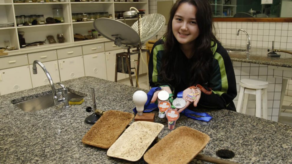 Brasileira de 16 anos cria embalagem biodegradável para substituir o isopor