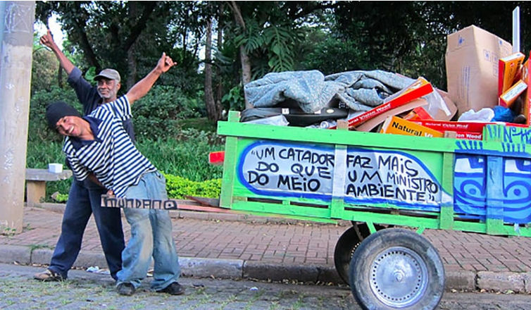 Oficina Pimp My Carroça reforma e pinta carroças de catadores em SP