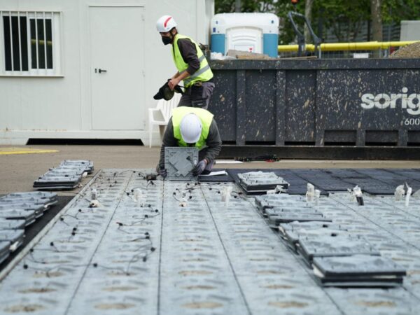 Barcelona testa piso que gera energia solar