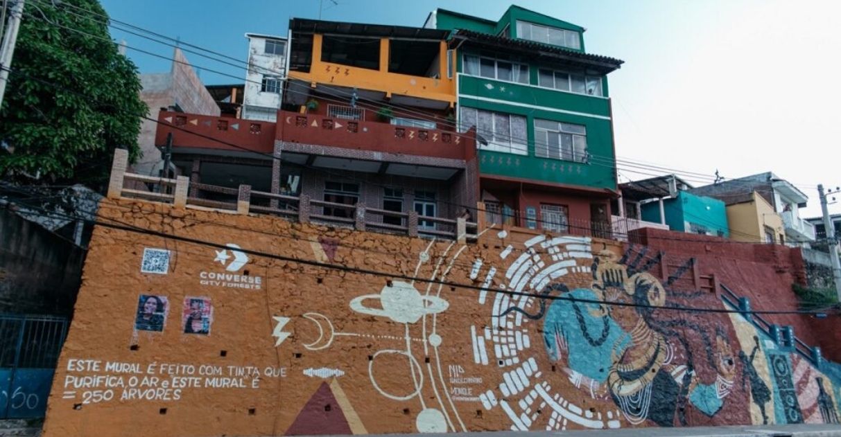 Salvador ganha mural produzido com tinta capaz de purificar o ar