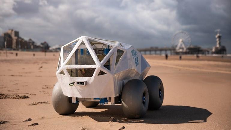 Conheça o BeachBot: o robô que coleta bitucas na praia