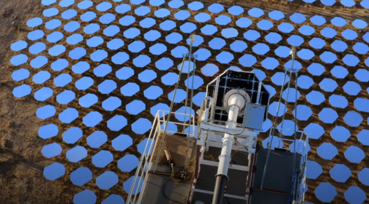 Espelhos giratórios são a nova aposta para produção de energia solar concentrada