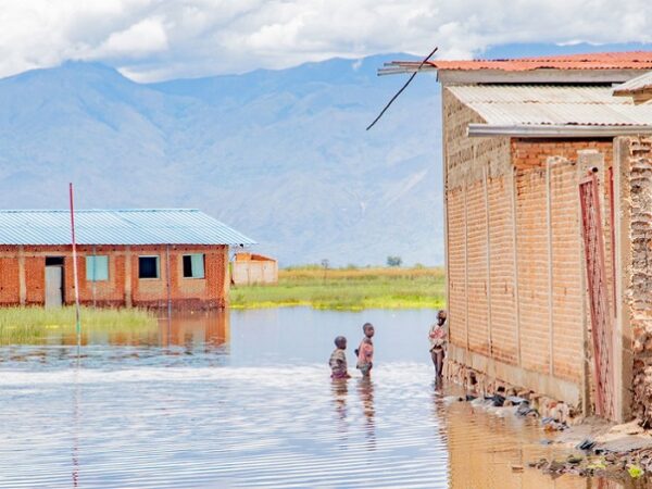 Mudança climática põe em risco um bilhão de crianças no mundo