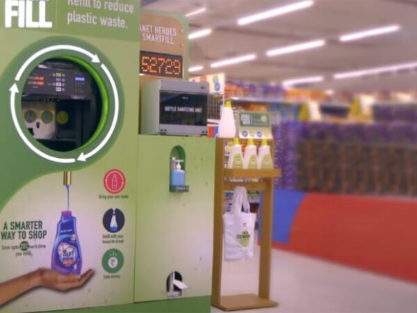 Máquina vende refil de detergente e amaciante em qualquer garrafa