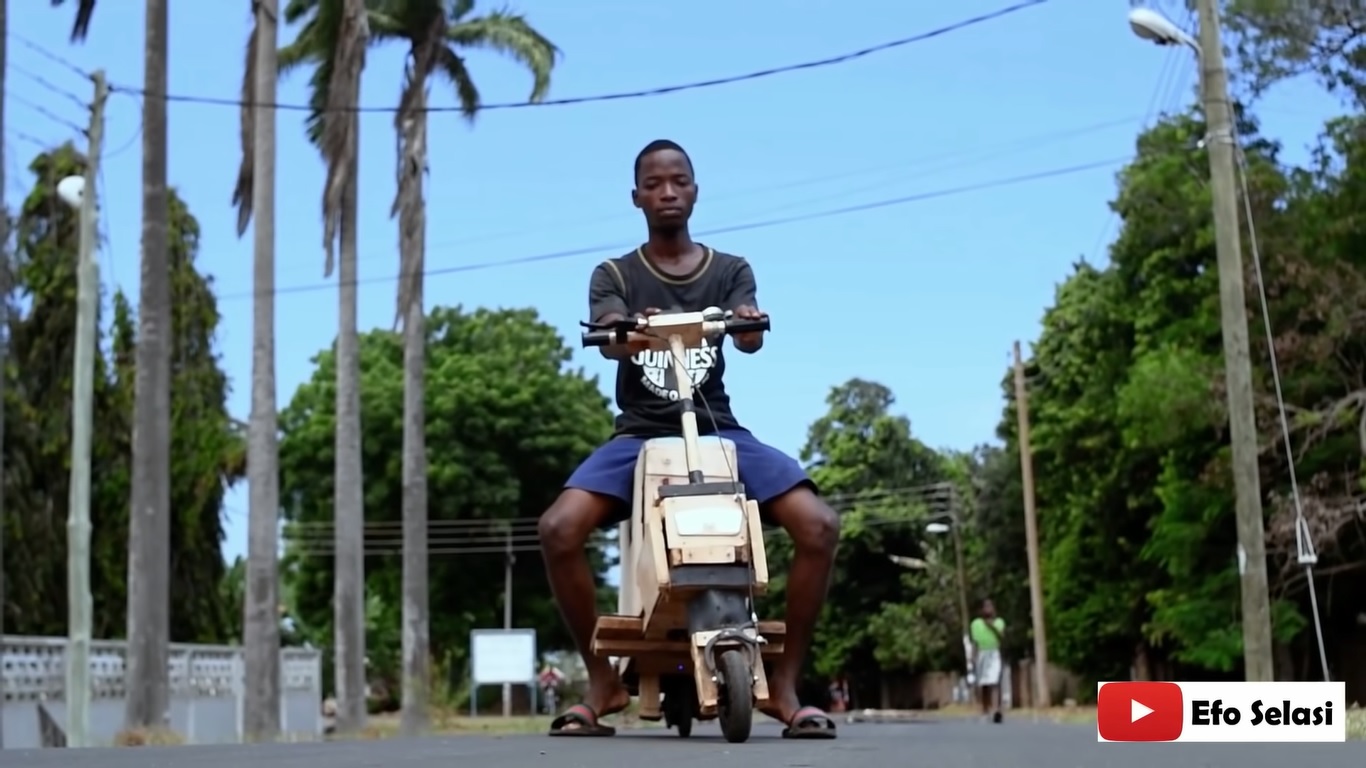 Sustentabilidade na veia: jovem cria moto de madeira movida à energia solar