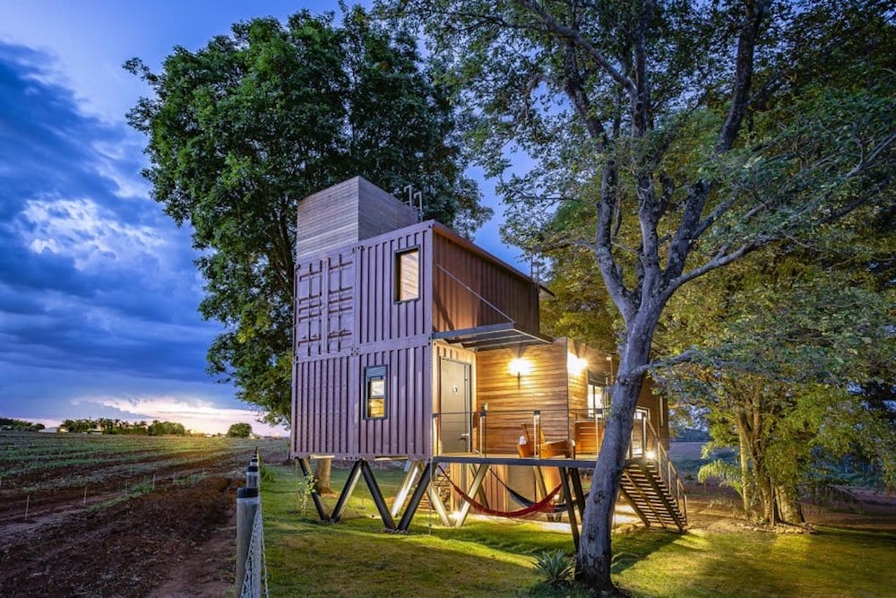 A casa container suspensa construída com materiais reciclados que você vai se apaixonar