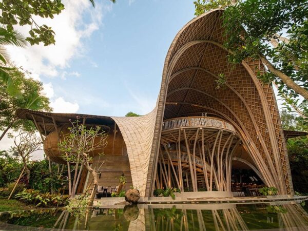 Ulaman Eco-Retreat Resort, o hotel de bambu “neutro em carbono” que marca o futuro do turismo