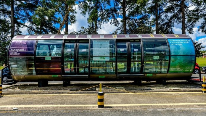 Curitiba vai gerar energia solar nas estações-tubo