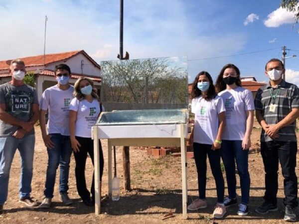 Alunos cearenses criam sistema que purifica água usando radiação solar