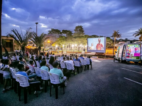 Paraíba recebe primeiro cinema que funciona a partir de energia solar