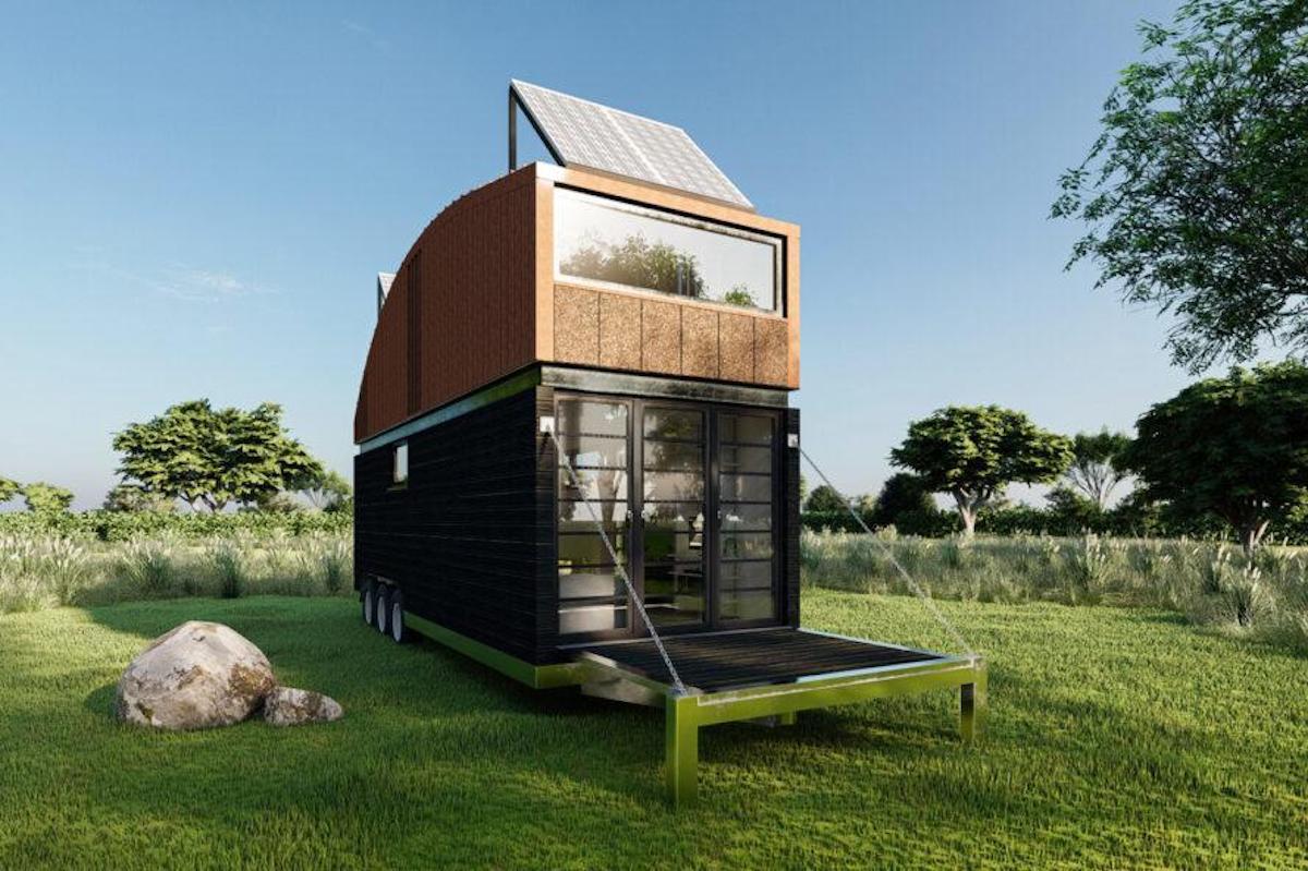 Uma pequena casa isolada com cortiça e alimentada por energia solar