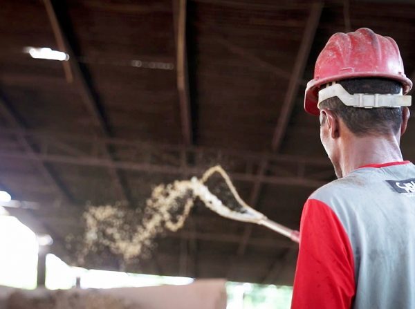 Projeto utiliza refrigerantes na produção de tijolos