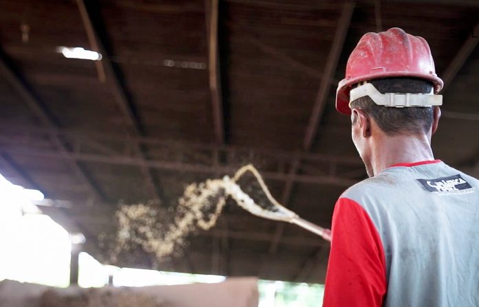 Projeto utiliza refrigerantes na produção de tijolos