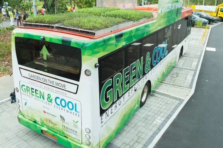 Ônibus De Singapura Ganham Tetos Verdes