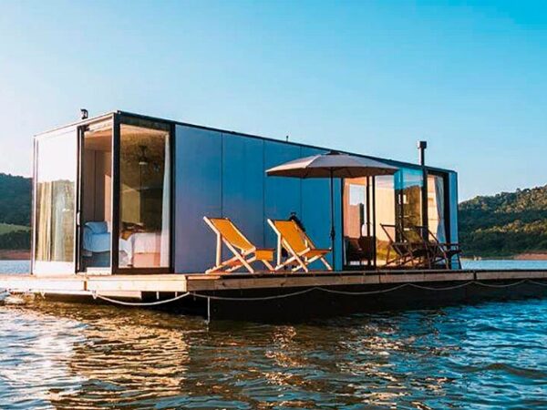 Essa casa flutuante é perfeita para quem quer autonomia e paz