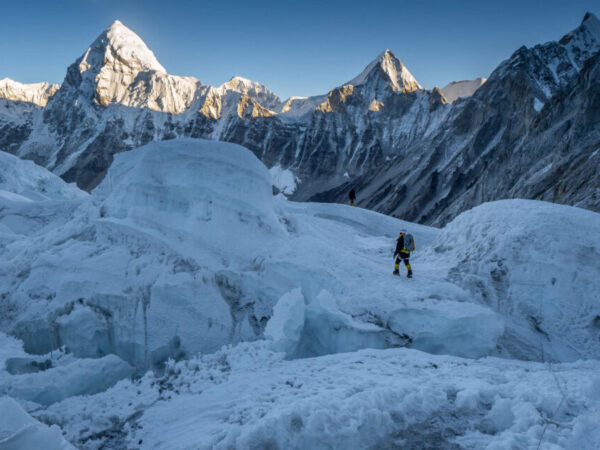 Geleira mais alta do Everest derrete em ritmo acelerado