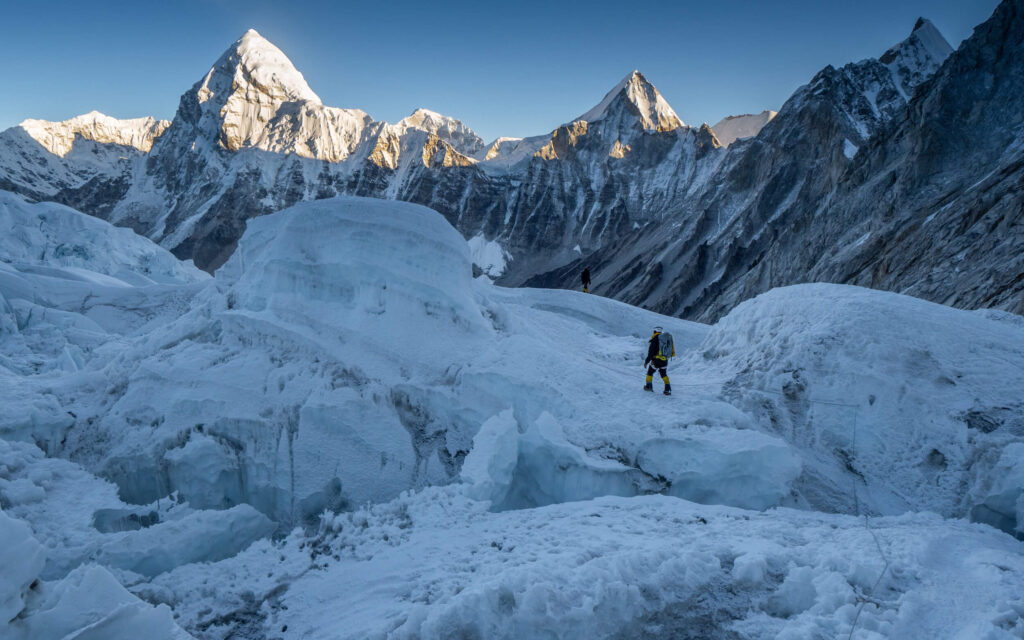 Geleira mais alta do Everest derrete em ritmo acelerado