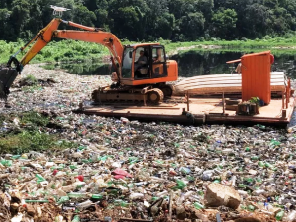 Megalimpeza deve retirar 12 mil toneladas de lixo do Rio Tietê