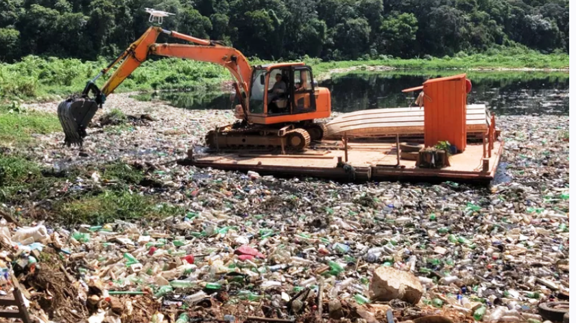 Megalimpeza deve retirar 12 mil toneladas de lixo do Rio Tietê
