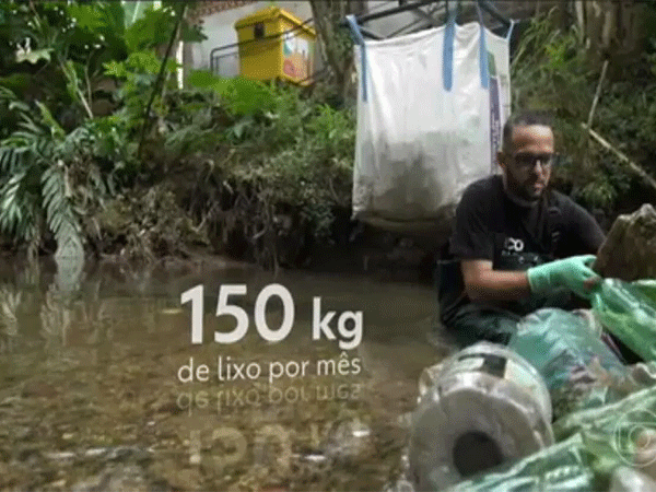 Vendedor de frutas cria ecobarreira para salvar rio na Região Metropolitana de Curitiba