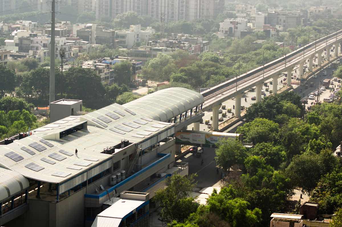 A Índia quer fazer de Delhi a capital dos telhados solares fotovoltaicos, criando 40.000 novos empregos