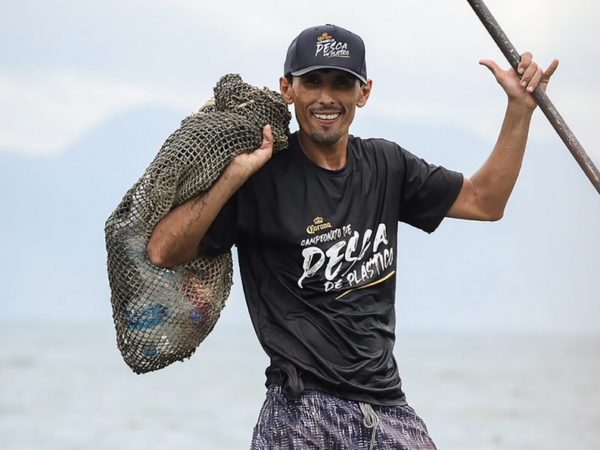 Pesca ao plástico retira 5 toneladas de resíduos do mar