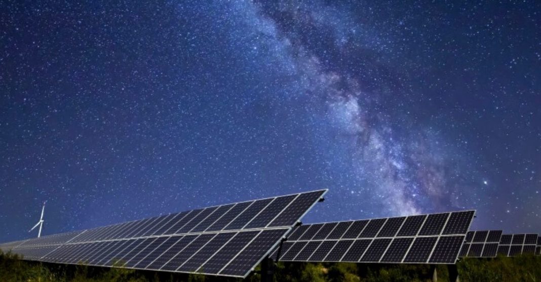 Engenheiros criam painéis solares que podem produzir energia à noite sem necessidade de baterias