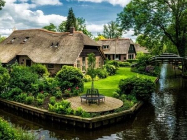 Giethoorn, a cidade holandesa que parece ter saído de um conto de fadas