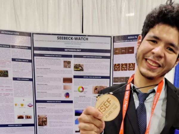 Jovem do RJ é premiado na maior feira científica do mundo por invenção de bateria sustentável