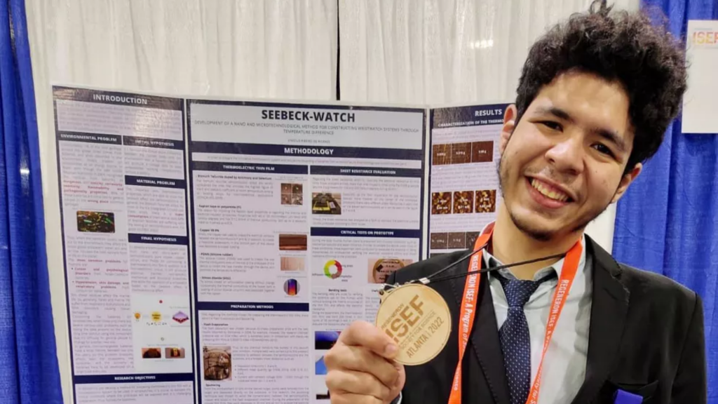 Jovem do RJ é premiado na maior feira científica do mundo por invenção de bateria sustentável