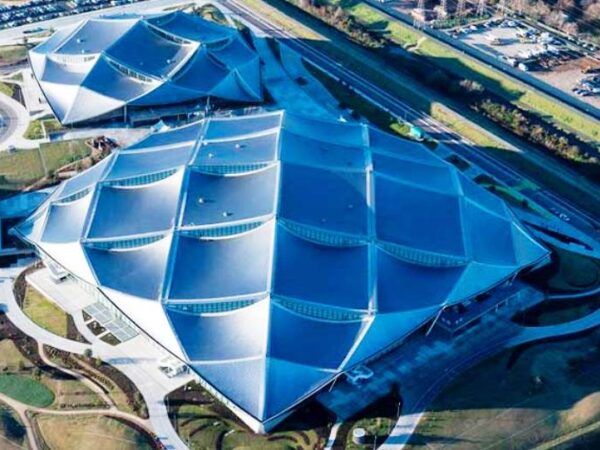 Telhado solar inovador com 90 mil placas em formato de “escama de dragão” alimenta novo campus do Google