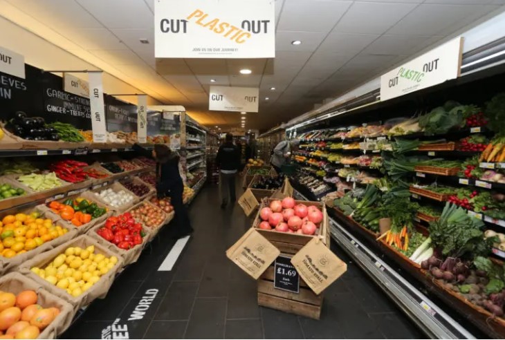 Supermercado inglês rejeita plástico