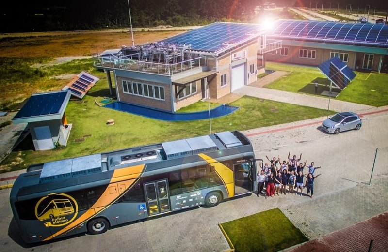 Brasileiros criam ônibus solar que já rodou mais de 100 mil quilômetros sem uma gota de combustível