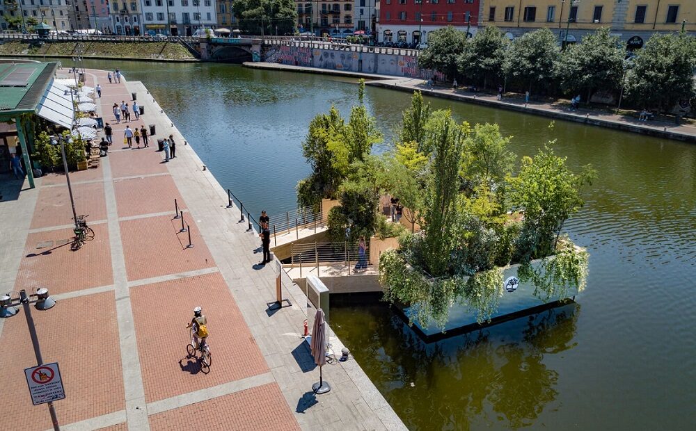 Floresta flutuante é instalada em Milão