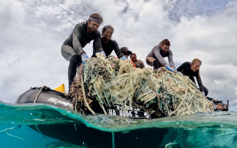Mergulhadores retiram 39 t de redes de pesca fantasma de recife havaiano