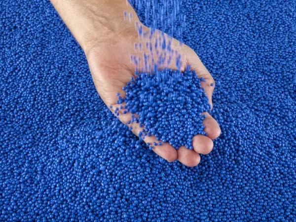 Pellets: plástico bruto em bolinhas cai de navios e pode gerar tragédias no mar