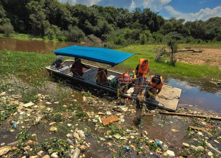 Exposição mostra o impacto dos resíduos sólidos nos rios da Amazônia