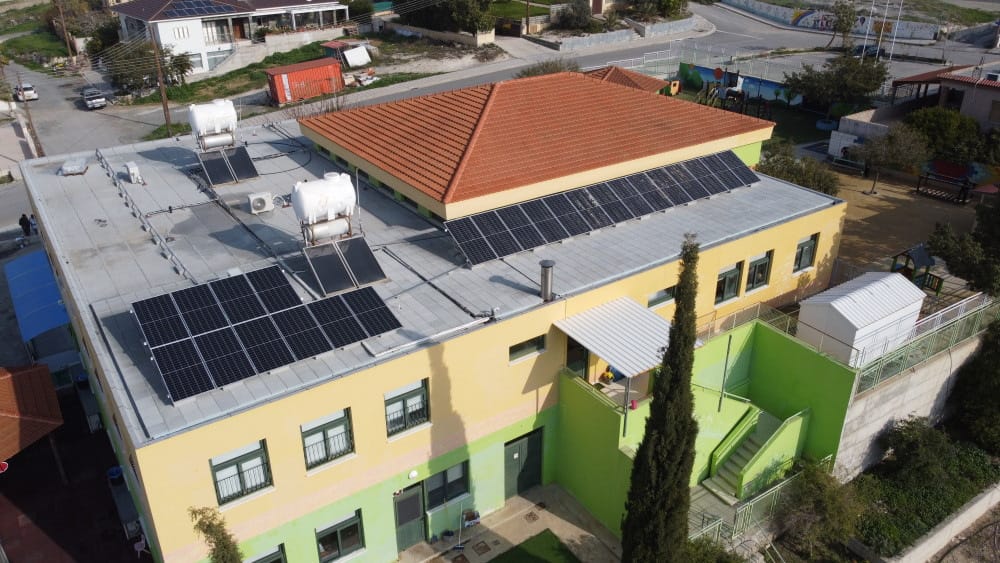 Chipre está a instalar sistemas fotovoltaicos de autoconsumo nos telhados de todas as escolas públicas do país