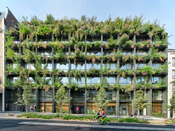 Edifício verde em Paris traz bem-estar aos seus usuários e à cidade