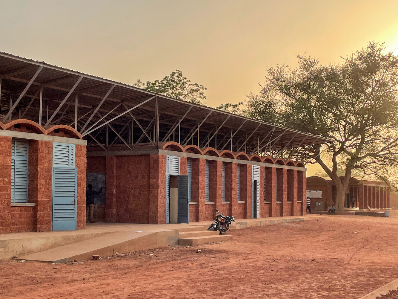 Escola na Nigéria usa design passivo para combater o calor