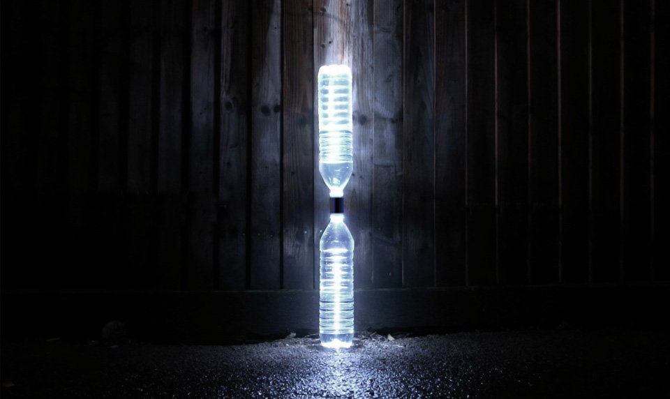 EIGHT, a pequena hidrelétrica que gera luz com duas garrafas PET